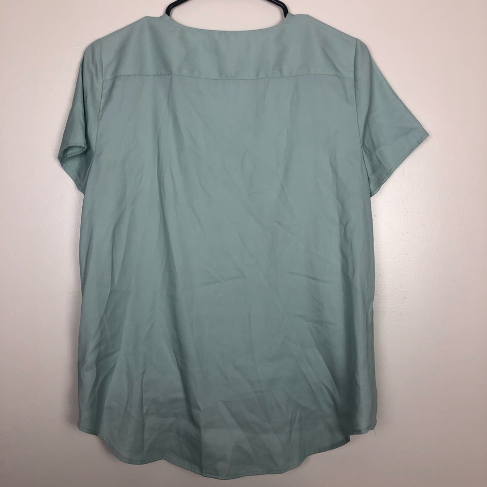 Vince Camuto Floral Cross Over Short Sleeve Top - Picture 5 of 7